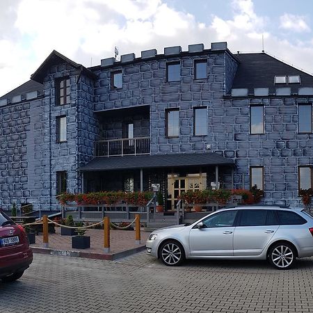 Hotel Camelot Tisa Bagian luar foto