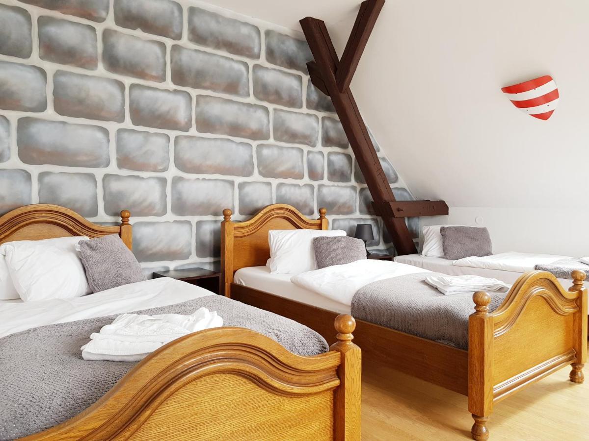 Hotel Camelot Tisa Bagian luar foto