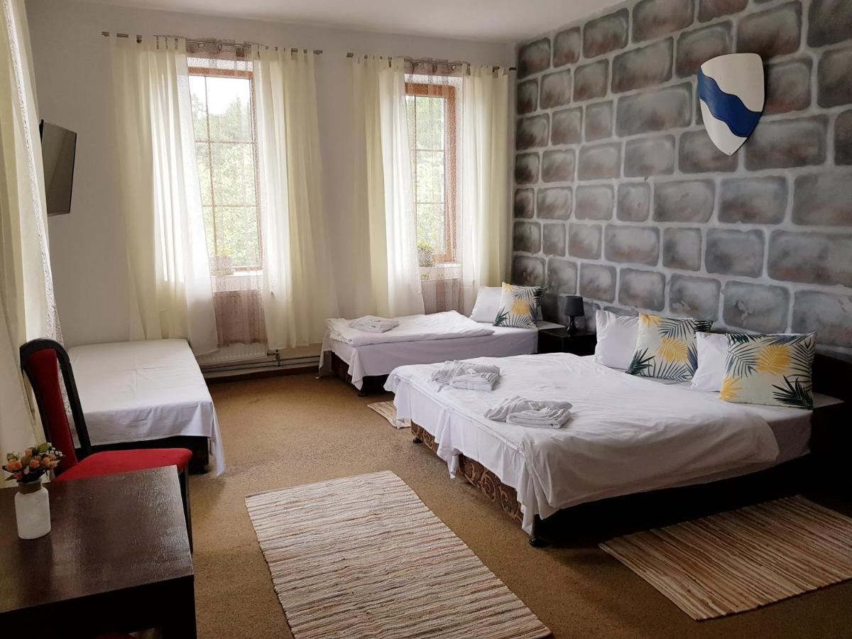 Hotel Camelot Tisa Bagian luar foto