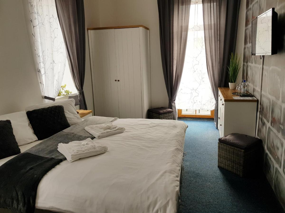 Hotel Camelot Tisa Bagian luar foto