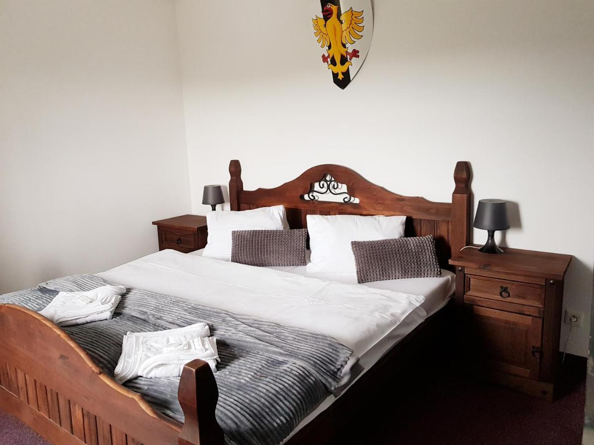 Hotel Camelot Tisa Bagian luar foto