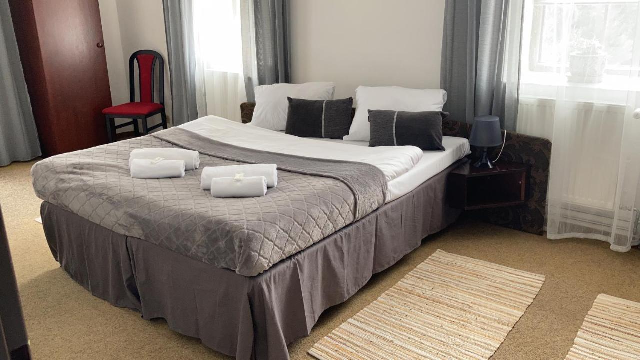 Hotel Camelot Tisa Bagian luar foto