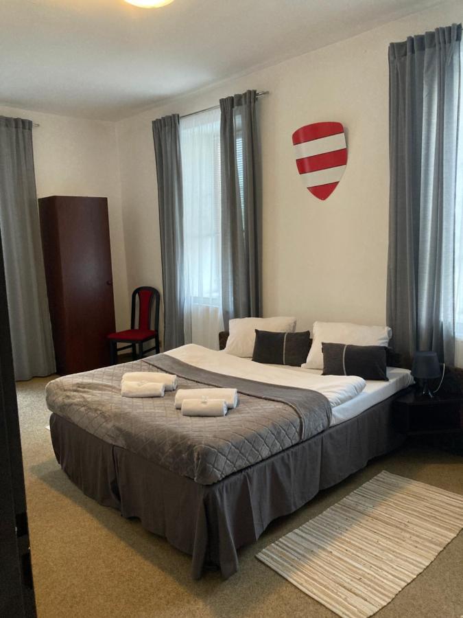 Hotel Camelot Tisa Bagian luar foto