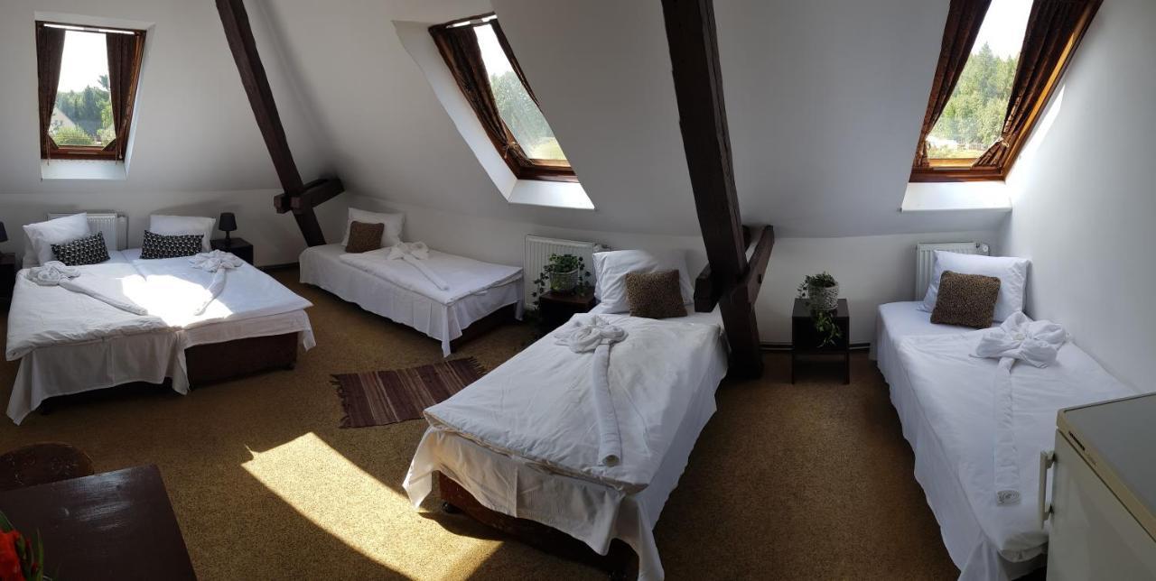 Hotel Camelot Tisa Bagian luar foto