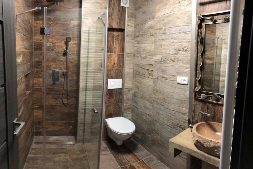 Hotel Camelot Tisa Bagian luar foto
